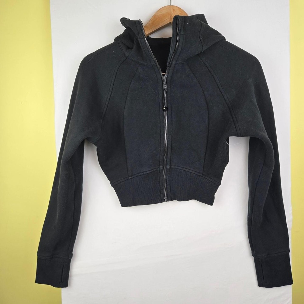 Lululemon black cropped full zip up hoodie. missing tag. approximately size XS-S